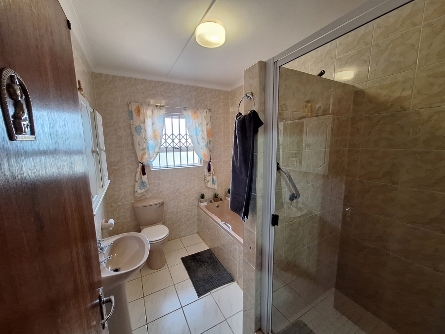 4 Bedroom Property for Sale in Wavecrest Eastern Cape